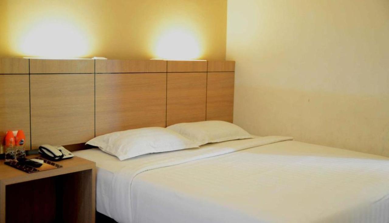Putra Mulia Hotel Medan Esterno foto
