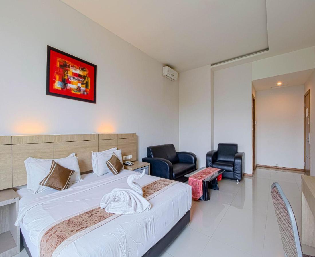 Putra Mulia Hotel Medan Esterno foto
